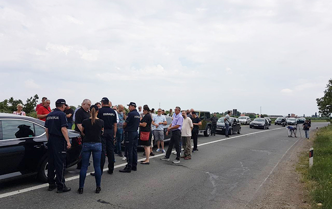 В Сербии полиция заблокировала дороги для препятствования митинга националистов